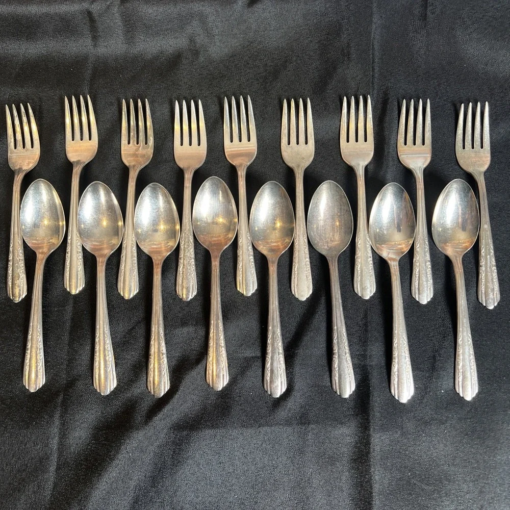 17 -Piece Vintage‎ Marathon 1941 Thalia Silverplate Salad Forks & Teaspoons